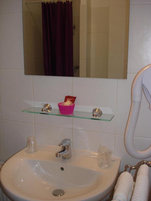 Hotel Du Cheval Blanc Saint-Pol-de-Léon Εξωτερικό φωτογραφία